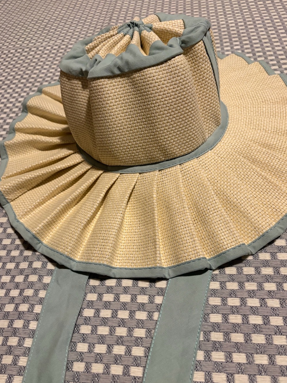 Pleated sun hat - Picture 1 of 3
